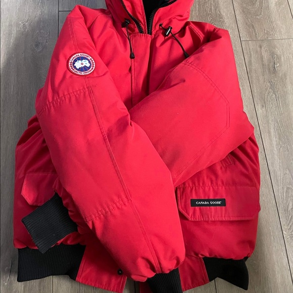 Selling red Canada goose jacket bought worn 2 or 3 times fairly new and comfy - Picture 2 of 9